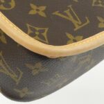 Louis_Vuitton_Monogram_Saumur_Shoulder_Bag_M42250_3