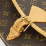 Louis_Vuitton_Monogram_Saumur_Shoulder_Bag_M42250_4