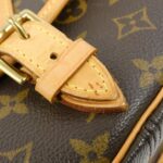 Louis_Vuitton_Monogram_Saumur_Shoulder_Bag_M42250_4