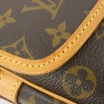 Louis_Vuitton_Monogram_Saumur_Shoulder_Bag_M42250_5