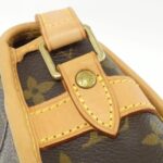 Louis_Vuitton_Monogram_Saumur_Shoulder_Bag_M42250_6