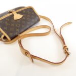 Louis_Vuitton_Monogram_Saumur_Shoulder_Bag_M42250_6