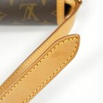 Louis_Vuitton_Monogram_Saumur_Shoulder_Bag_M42250_8