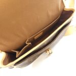 Louis_Vuitton_Monogram_Saumur_Shoulder_Bag_M42250_9