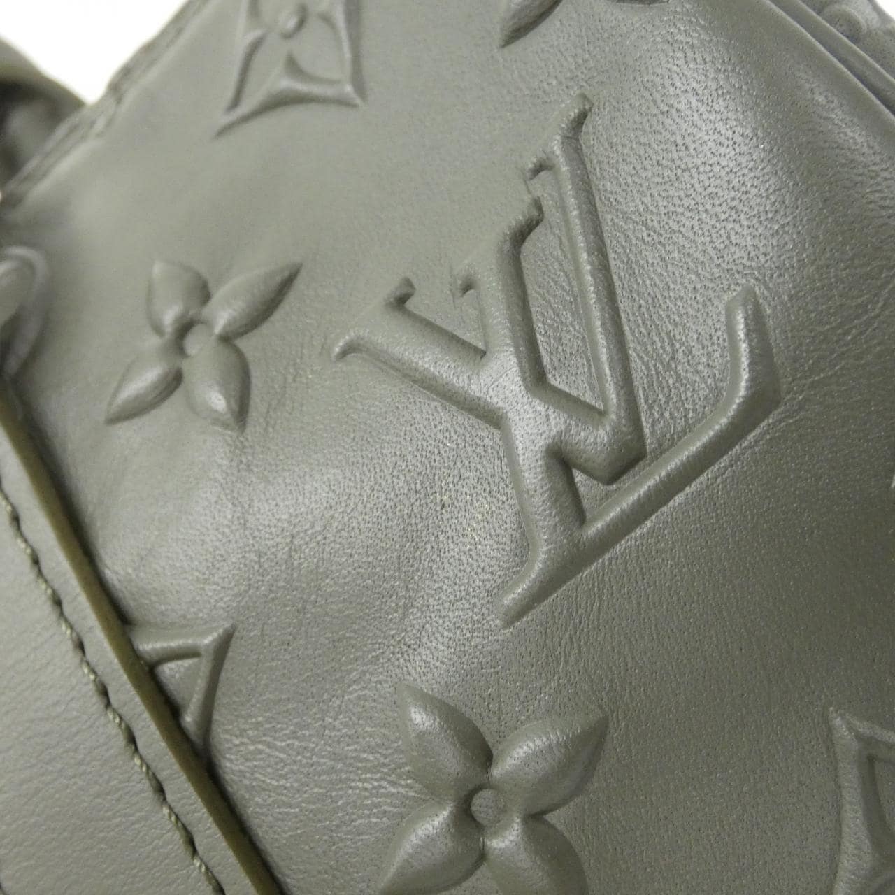 Louis_Vuitton_Monogram_Seal_Key_Pouch_XS_M57961_Boston_Bag_3