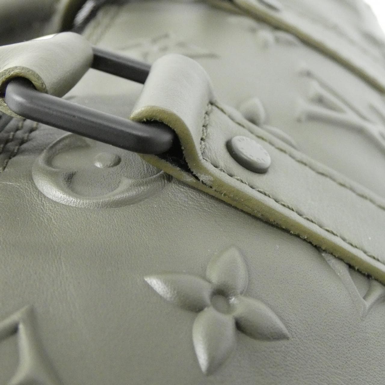 Louis_Vuitton_Monogram_Seal_Key_Pouch_XS_M57961_Boston_Bag_4