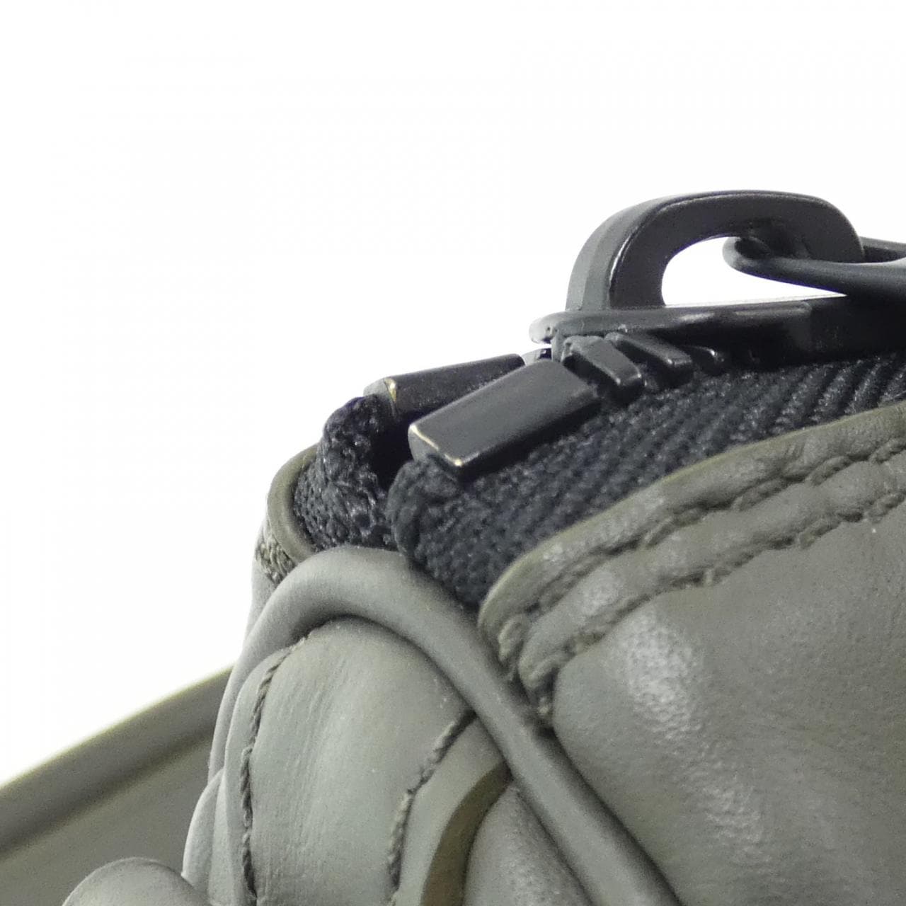 Louis_Vuitton_Monogram_Seal_Key_Pouch_XS_M57961_Boston_Bag_5