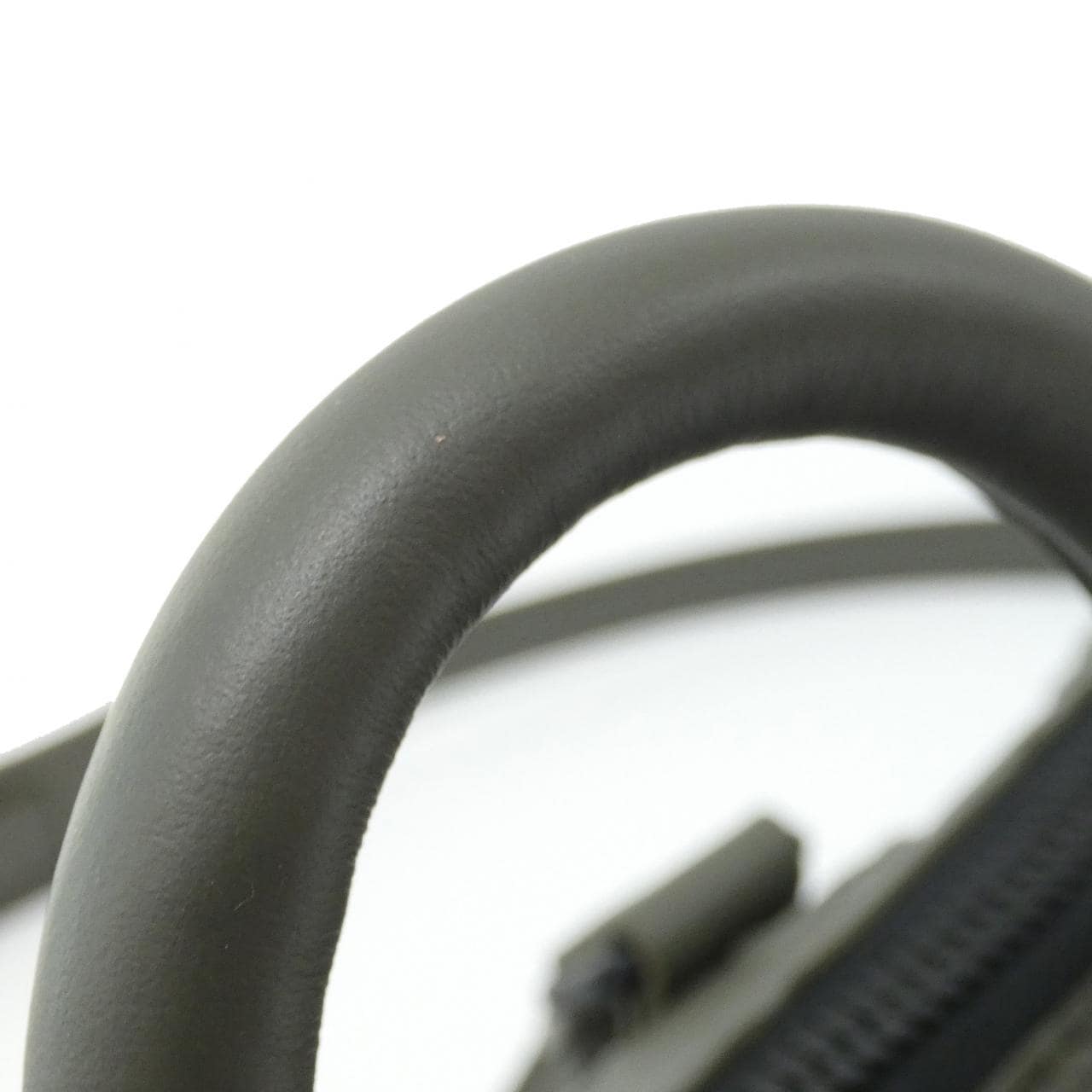 Louis_Vuitton_Monogram_Seal_Key_Pouch_XS_M57961_Boston_Bag_6