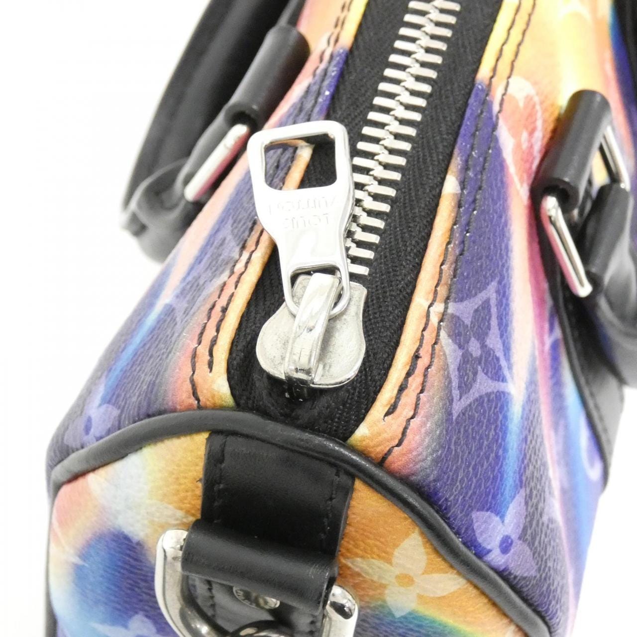 Louis_Vuitton_Monogram_Sunset_Key_Cles_XS_M80953_Boston_Bag_5