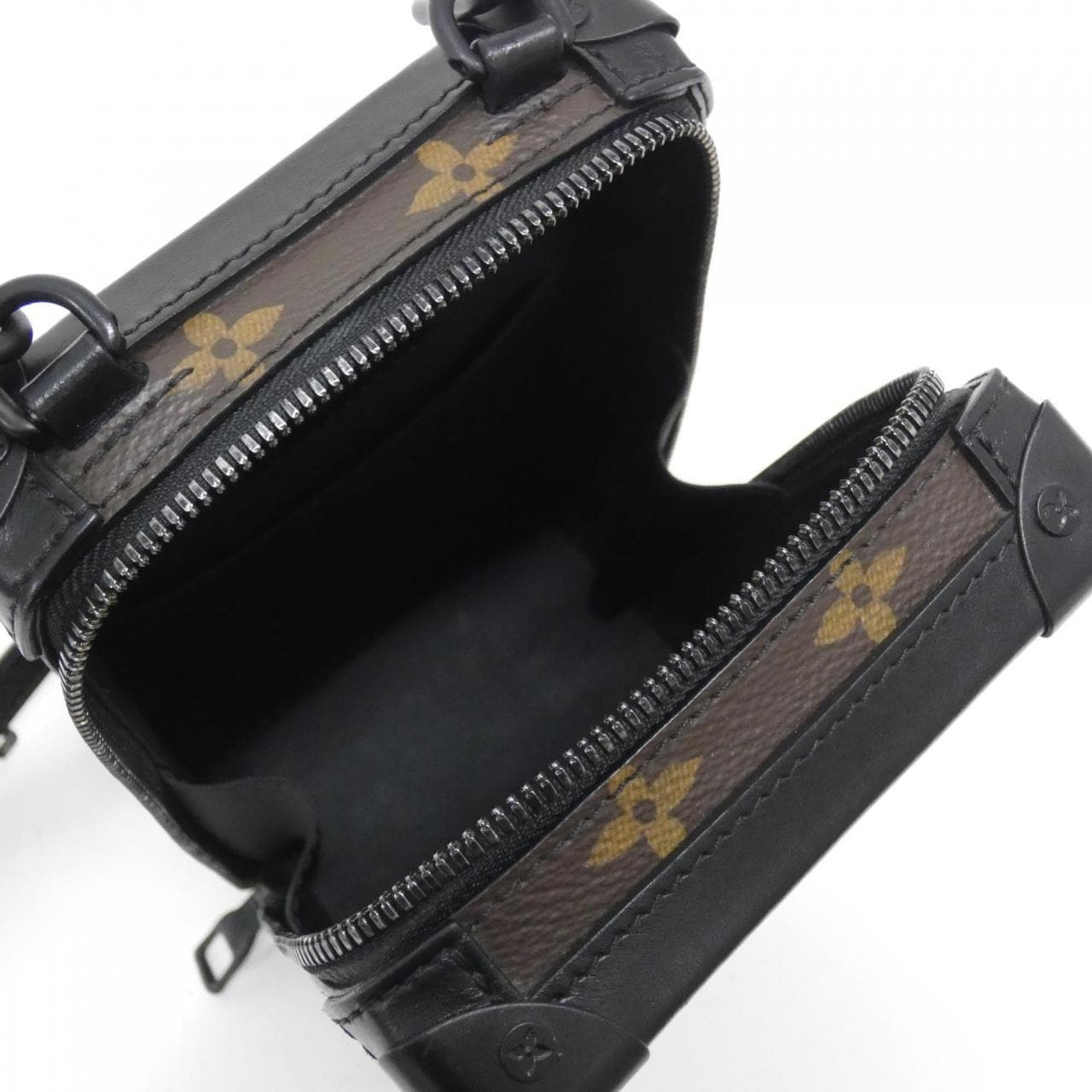 Louis_Vuitton_Monogram_Tuffetage_Vertical_Soft_Trunk_M45044_Shoulder_Bag_8