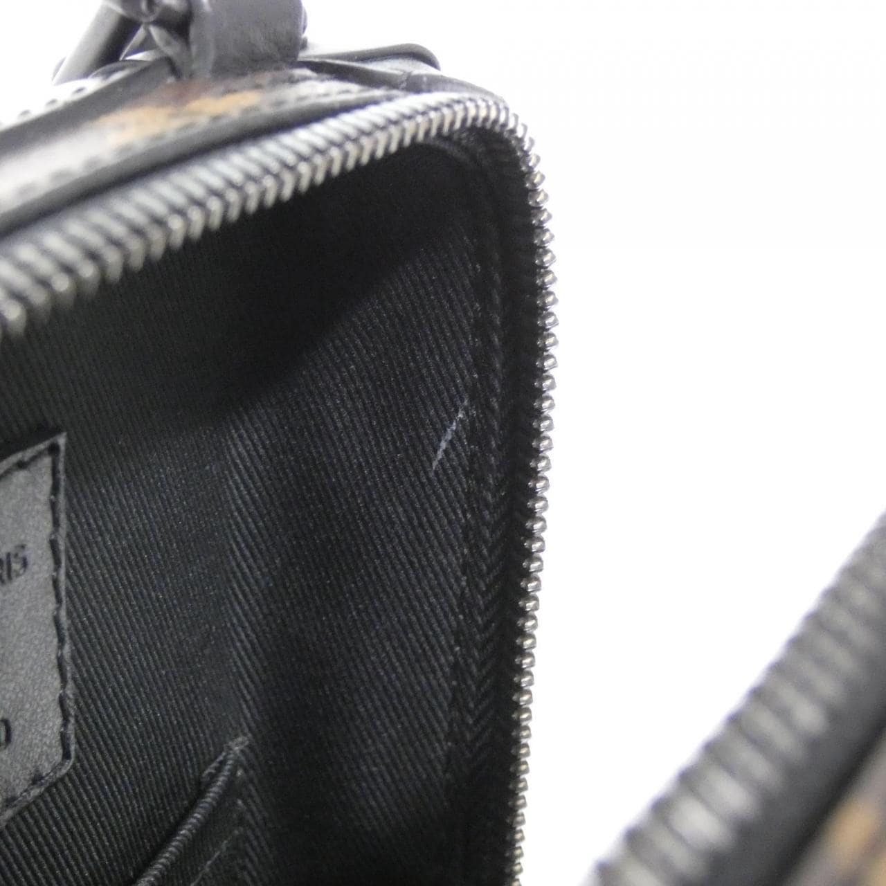 Louis_Vuitton_Monogram_Tuffetage_Vertical_Soft_Trunk_M45044_Shoulder_Bag_9