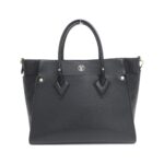 Louis_Vuitton_On_My_Side_GM_M22225_Bag_2