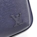 Louis_Vuitton_Taiga_Avenue_Sling_Bag_M30971_Shoulder_Bag_5