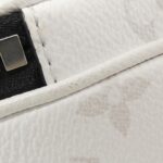 Louis_Vuitton_Taiga_Lama_Alpha_Messenger_M31069_Shoulder_Bag_3