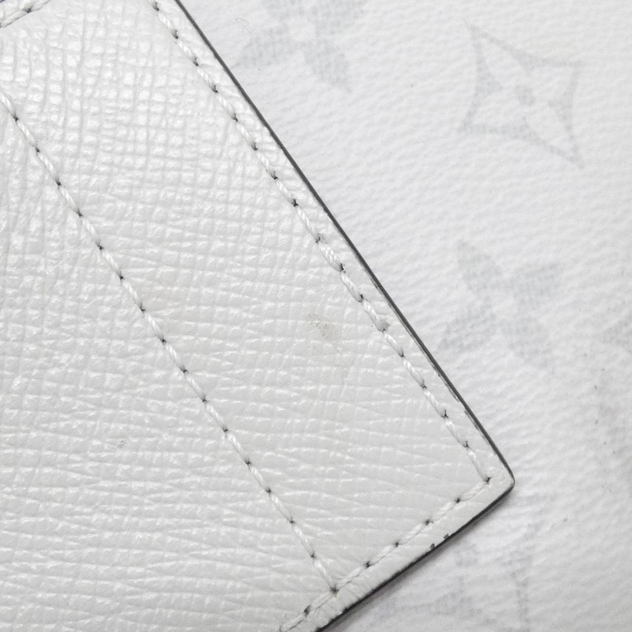 Louis_Vuitton_Taiga_Lama_Bum_Bag_Outdoor_M30247_Shoulder_Bag_4