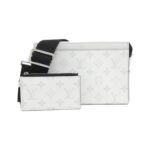Louis_Vuitton_Taiga_Lama_Gaston_Wearable_Wallet_M30935_Shoulder_Bag_1