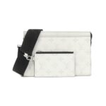 Louis_Vuitton_Taiga_Lama_Gaston_Wearable_Wallet_M30935_Shoulder_Bag_1
