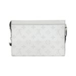 Louis_Vuitton_Taiga_Lama_Gaston_Wearable_Wallet_M30935_Shoulder_Bag_2