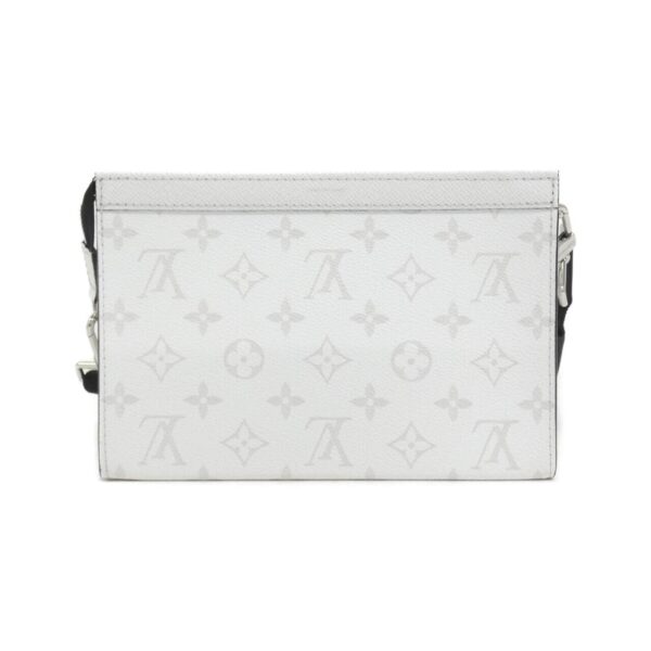Louis_Vuitton_Taiga_Lama_Gaston_Wearable_Wallet_M30935_Shoulder_Bag_2