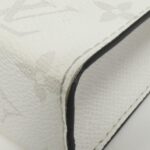 Louis_Vuitton_Taiga_Lama_Gaston_Wearable_Wallet_M30935_Shoulder_Bag_3