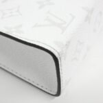 Louis_Vuitton_Taiga_Lama_Gaston_Wearable_Wallet_M30935_Shoulder_Bag_4