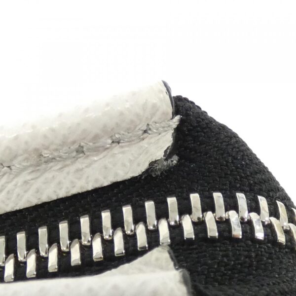 Louis_Vuitton_Taiga_Lama_Gaston_Wearable_Wallet_M30935_Shoulder_Bag_4