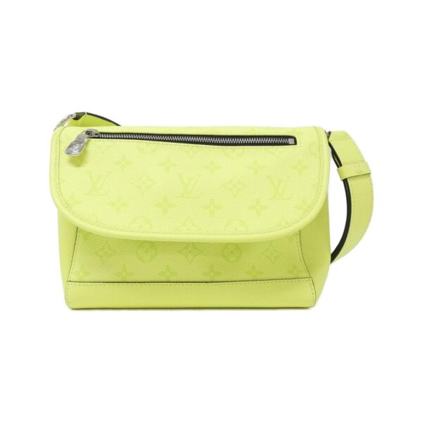 Louis_Vuitton_Taiga_Lama_Pulse_Messenger_M14079_Bag_1