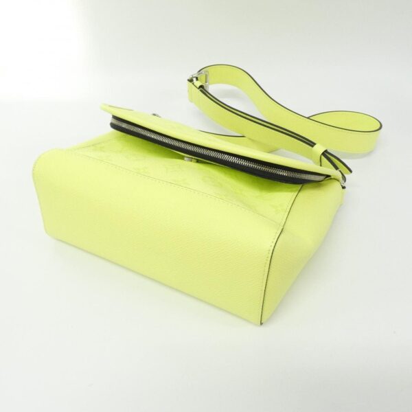 Louis_Vuitton_Taiga_Lama_Pulse_Messenger_M14079_Bag_3