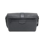 Louis_Vuitton_Taïga_Monogram_S-Cape_Messenger_M23741_Shoulder_Bag_2