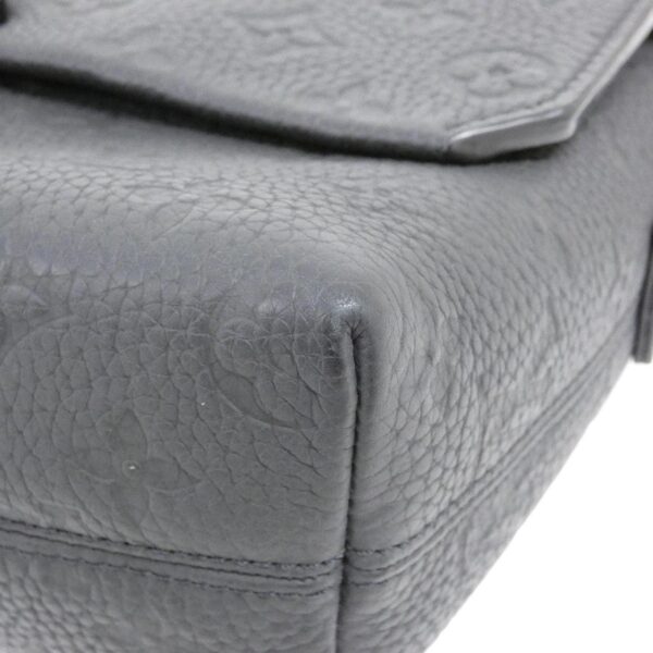 Louis_Vuitton_Taïga_Monogram_S-Cape_Messenger_M23741_Shoulder_Bag_3