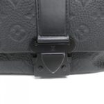 Louis_Vuitton_Taïga_Monogram_S-Cape_Messenger_M23741_Shoulder_Bag_4