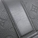 Louis_Vuitton_Taïga_Monogram_S-Cape_Messenger_M23741_Shoulder_Bag_5