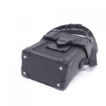 Louis_Vuitton_Taïga_Monogram_Vertical_Trunk_Wearable_Wallet_M82070_Shoulder_Bag_3