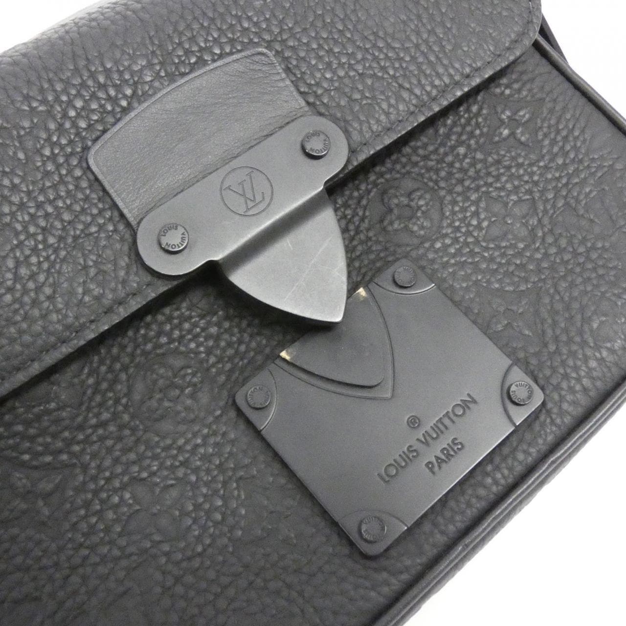 Louis_Vuitton_Trio_Monogram_S-Lock_Sling_Bag_M58487_Shoulder_Bag_4