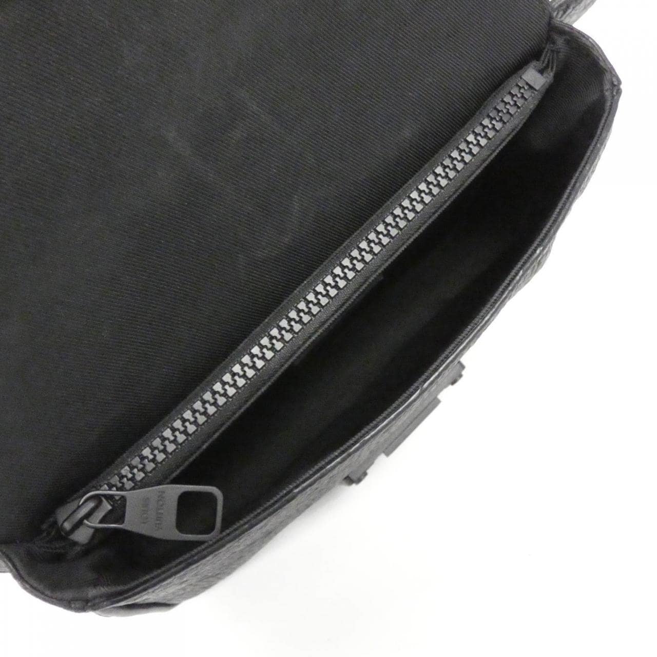 Louis_Vuitton_Trio_Monogram_S-Lock_Sling_Bag_M58487_Shoulder_Bag_6