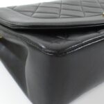 Vintage_Chanel_01165_Shoulder_Bag_3
