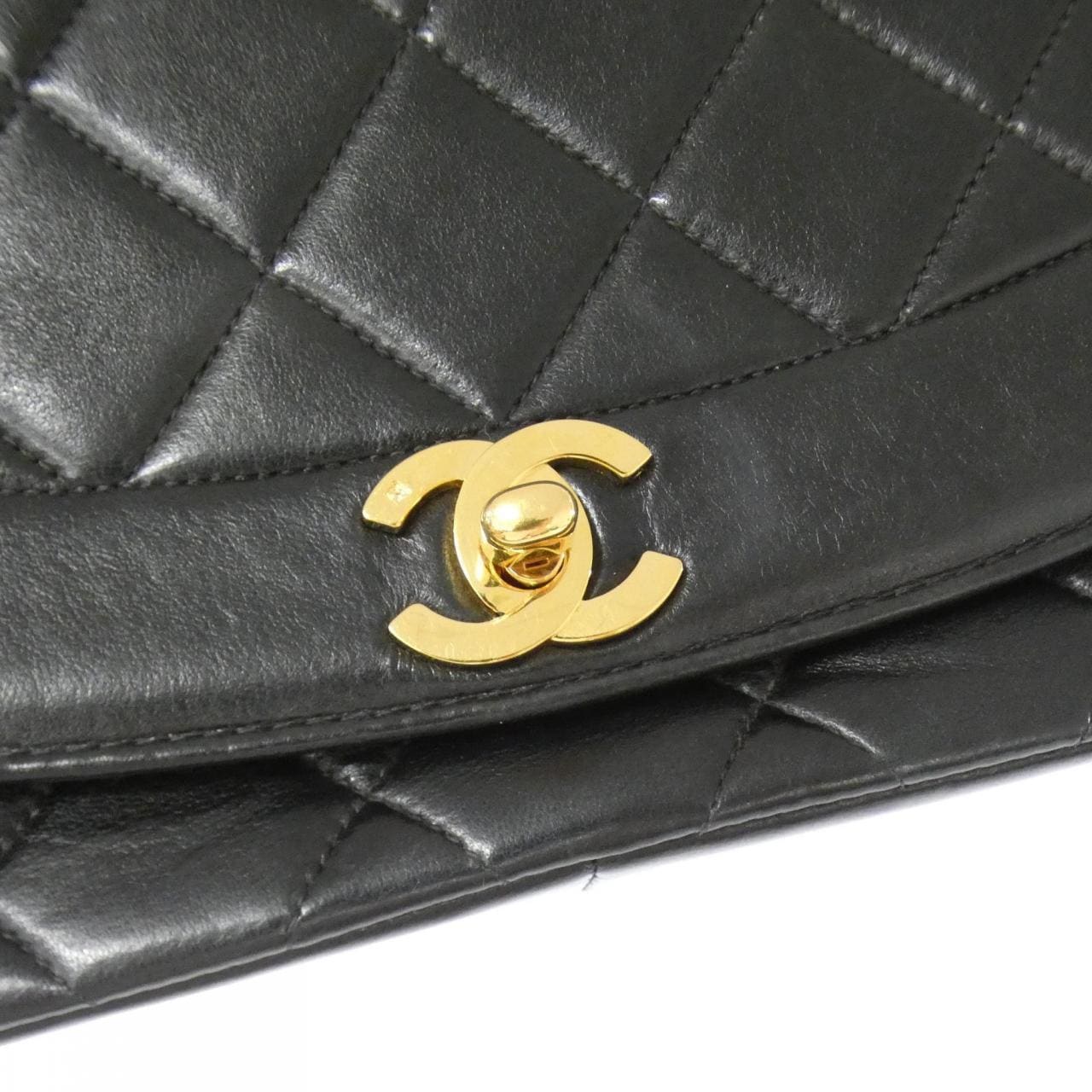 Vintage_Chanel_01165_Shoulder_Bag_6