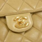 Vintage_Chanel_05290_Shoulder_Bag_4