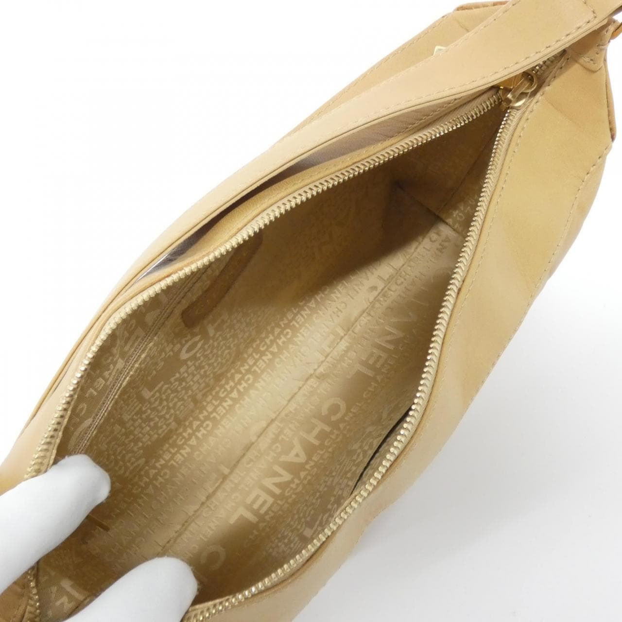 [Vintage]_Chanel_Chocolate_Bar_Line_17365_Shoulder_Bag_6