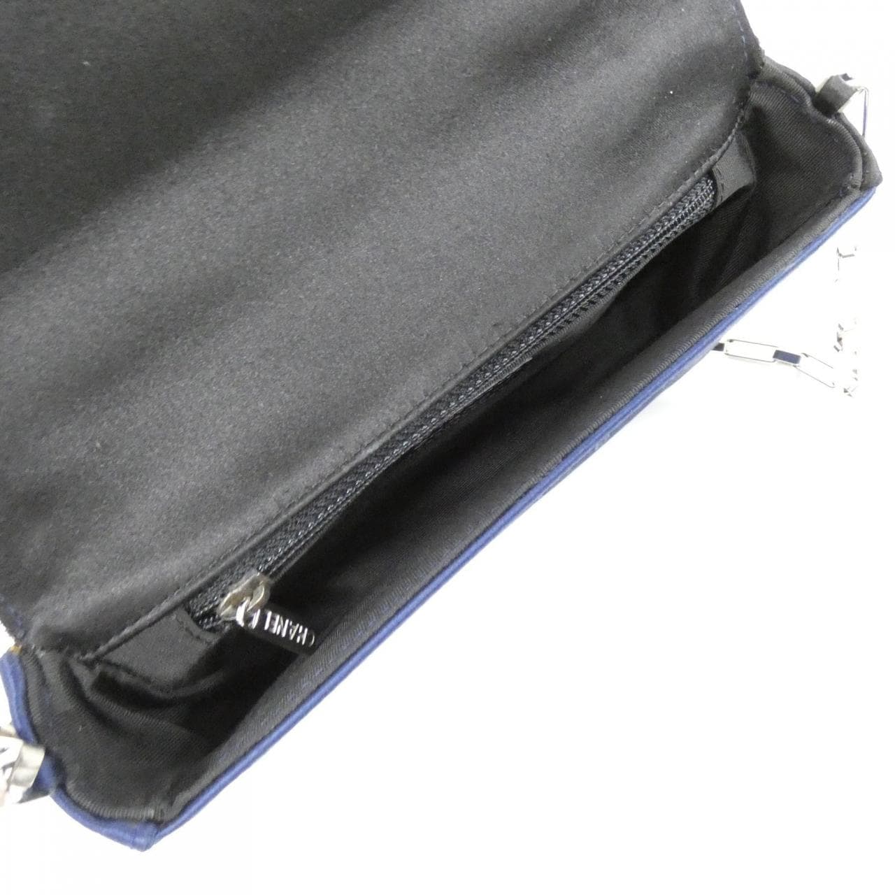 [Vintage]_Chanel_Chocolate_Bar_Line_17828_Shoulder_Bag_6