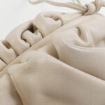 Bottega_Veneta_585852_VCP40_Shoulder_Bag_4