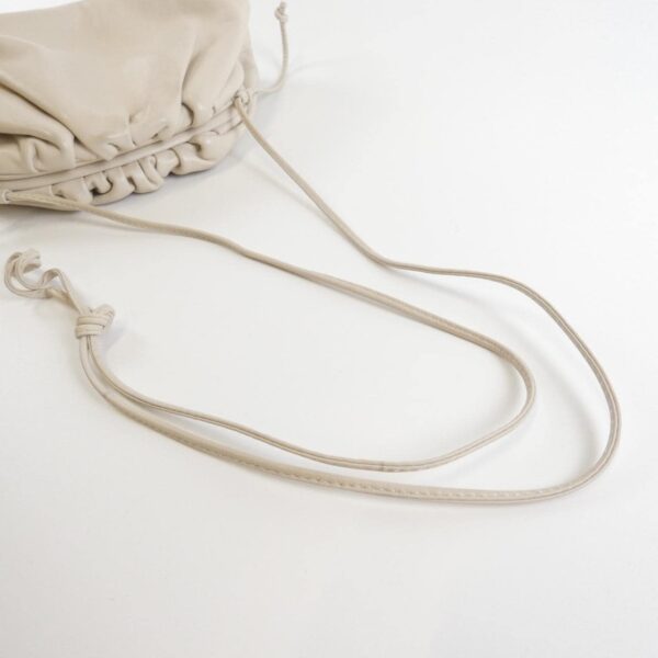 Bottega_Veneta_585852_VCP40_Shoulder_Bag_5