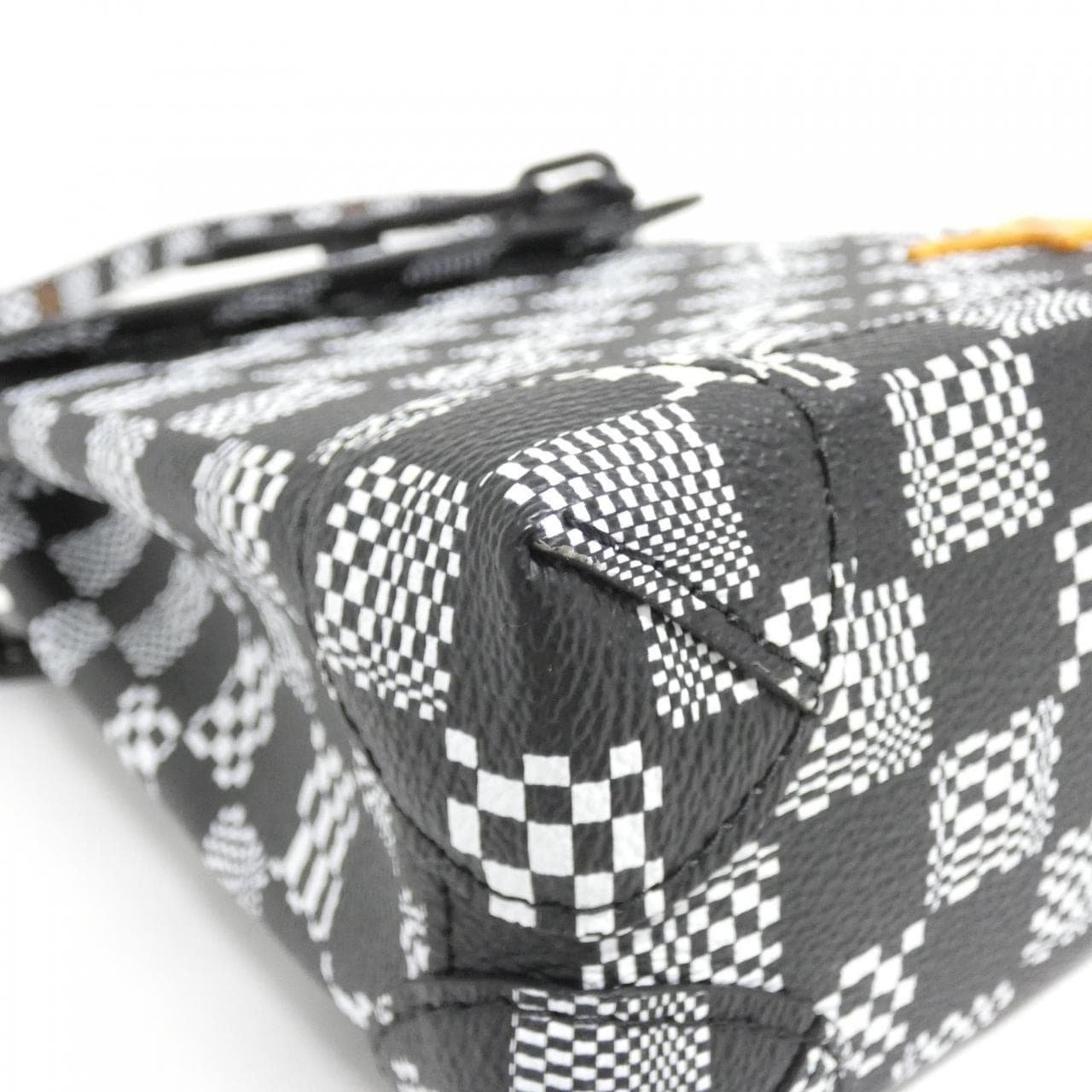 Louis_Vuitton_Damier_Distorted_Steamer_XS_N60453_Shoulder_Bag_3