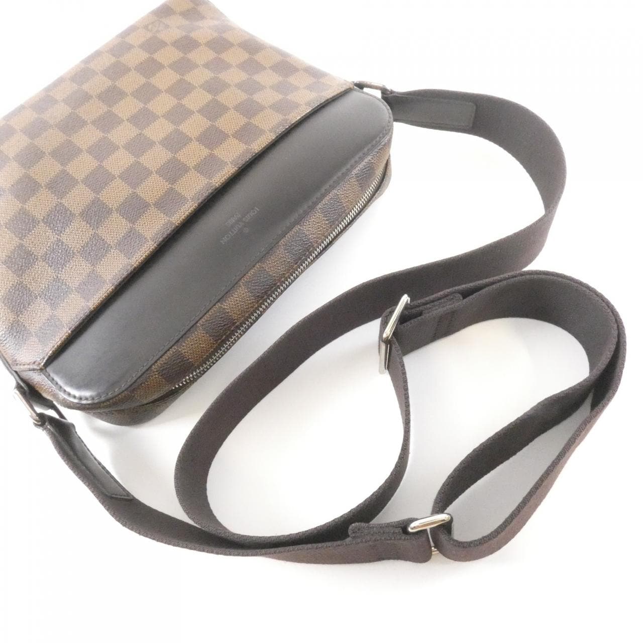 Louis_Vuitton_Damier_Ebene_Jake_Messenger_PM_N41568_Shoulder_Bag_5