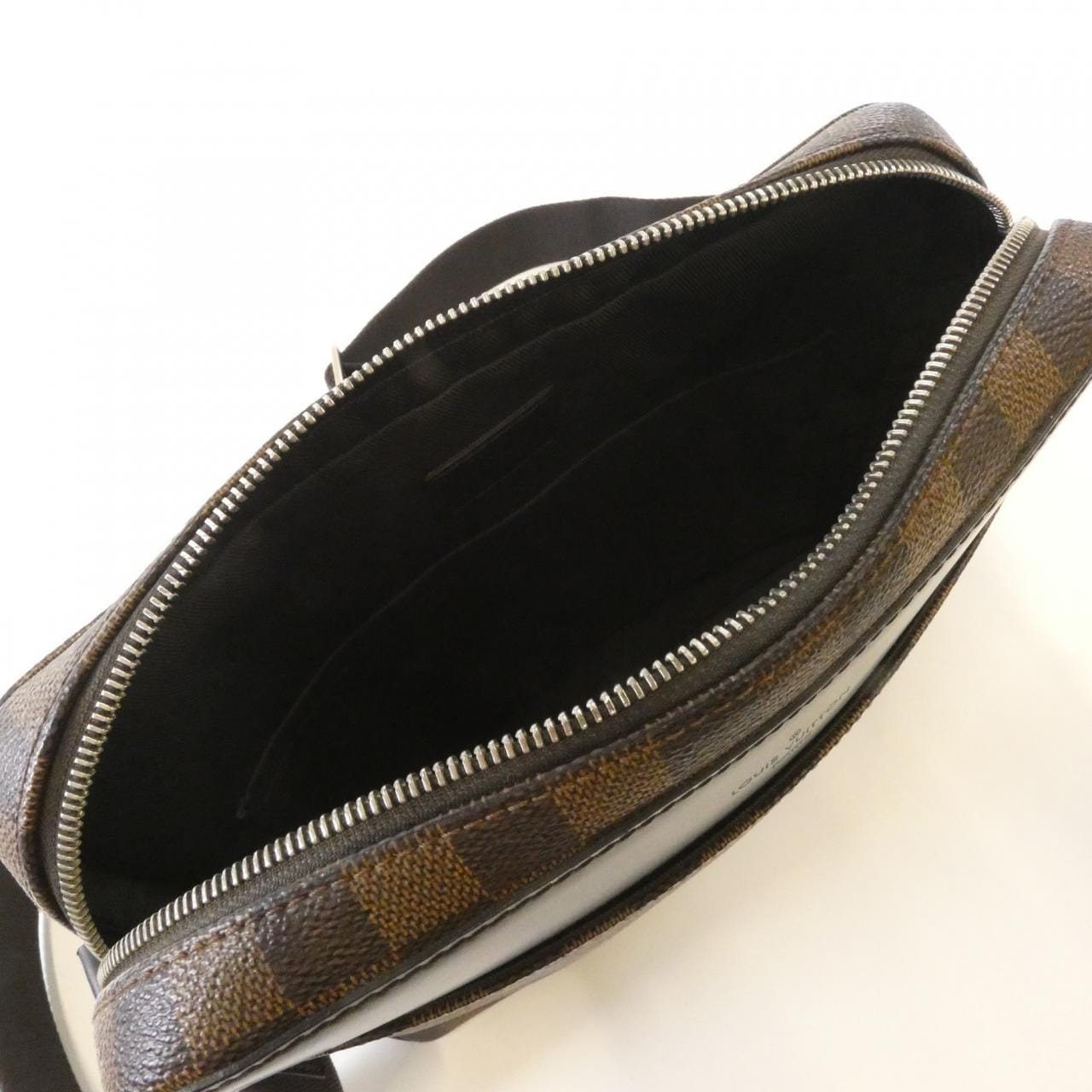 Louis_Vuitton_Damier_Ebene_Jake_Messenger_PM_N41568_Shoulder_Bag_8