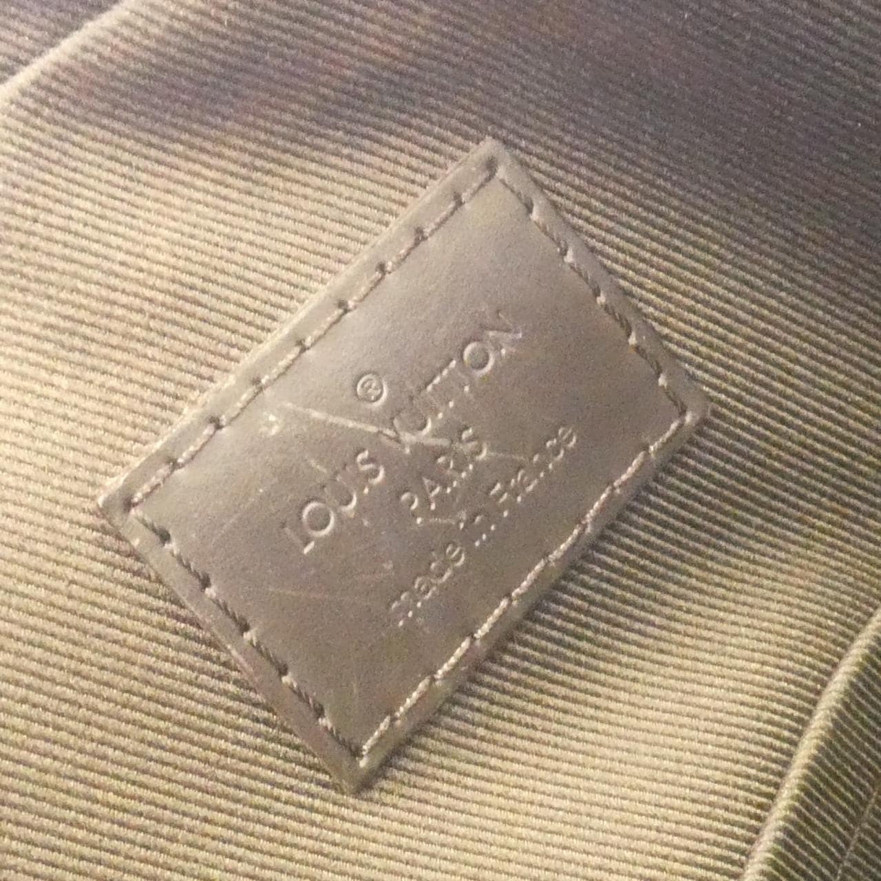 Louis_Vuitton_Damier_Ebene_Jake_Messenger_PM_N41568_Shoulder_Bag_9