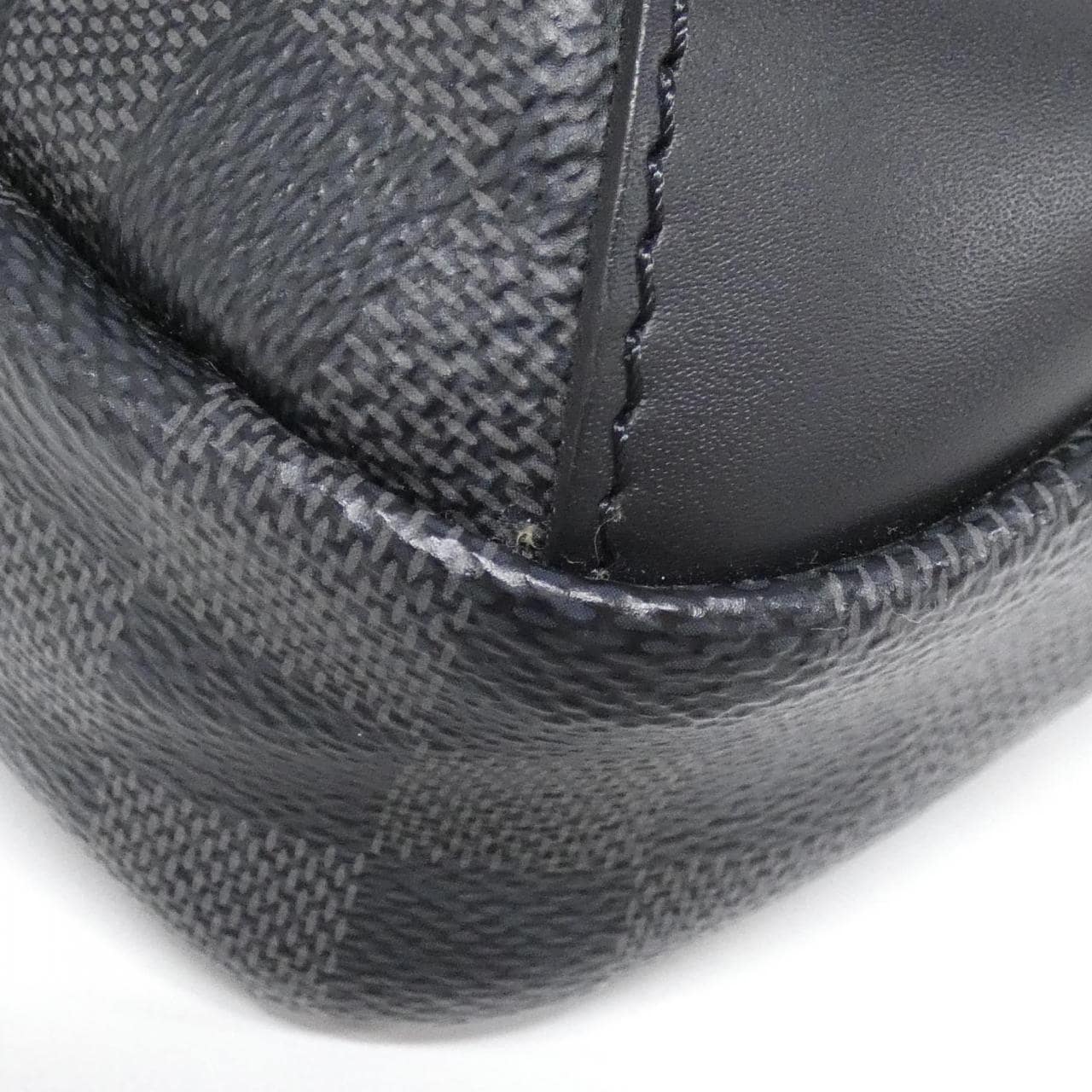 Louis_Vuitton_Damier_Graphite_Avenue_Sling_Bag_N41719_Shoulder_Bag_2