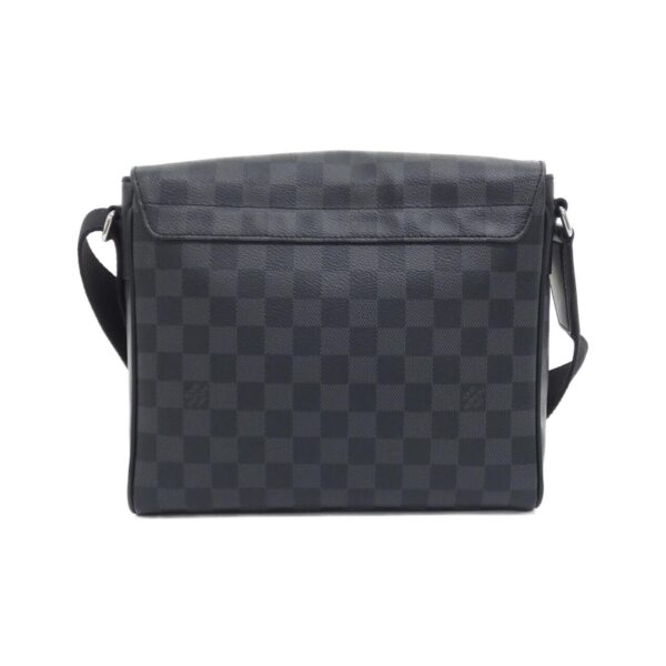 Louis_Vuitton_Damier_Graphite_District_PM_N41028_Shoulder_Bag_2