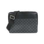 Louis_Vuitton_Damier_Graphite_Troca_Messenger_N40088_Shoulder_Bag_1