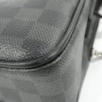 Louis_Vuitton_Damier_Graphite_Troca_Messenger_N40088_Shoulder_Bag_3